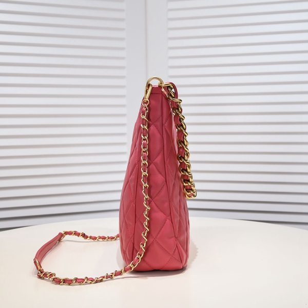 シャネルバッグ背面デザイン